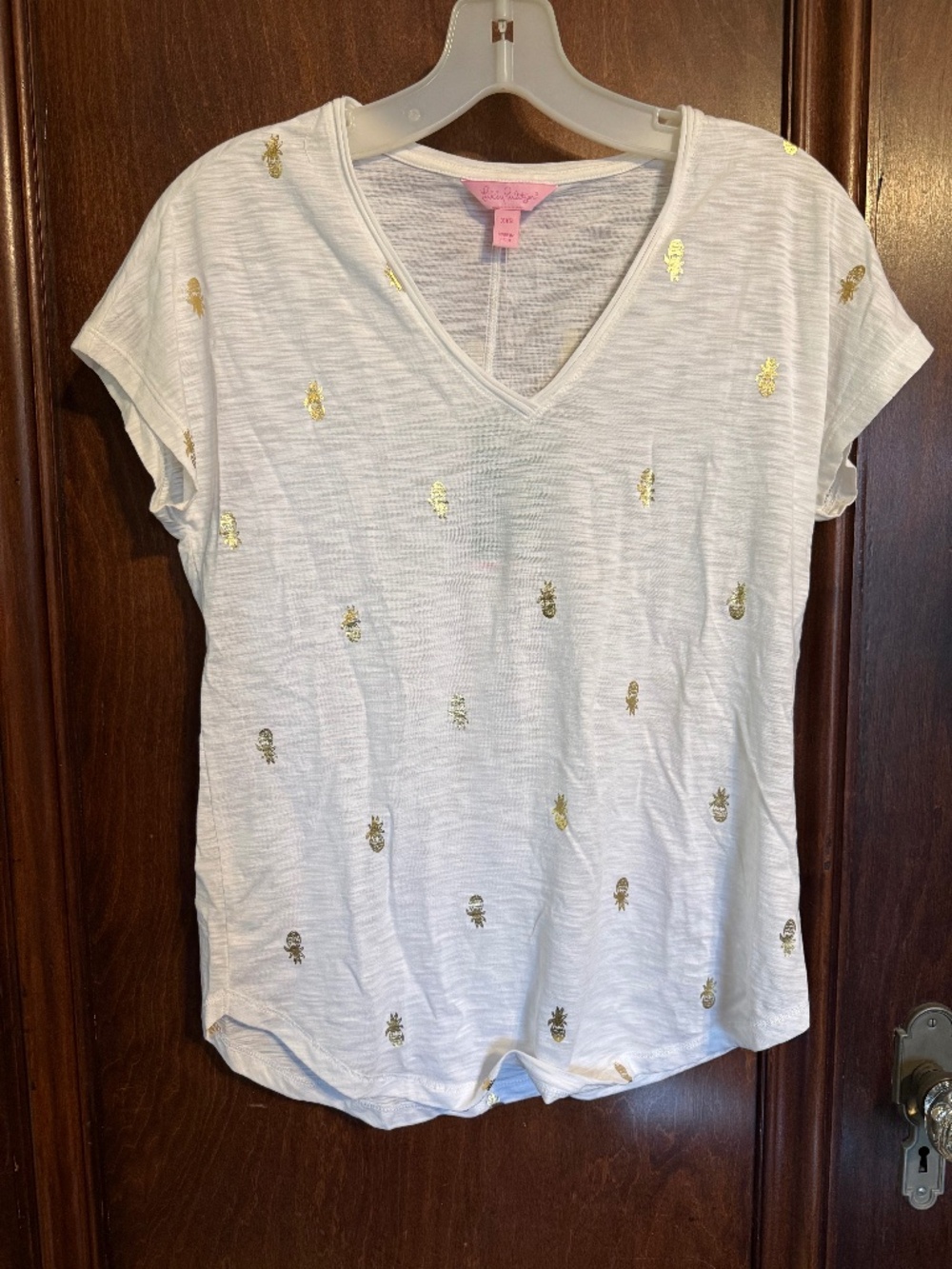 Beautiful summer Lilly Pulitzer white T shirt with golden pineapples